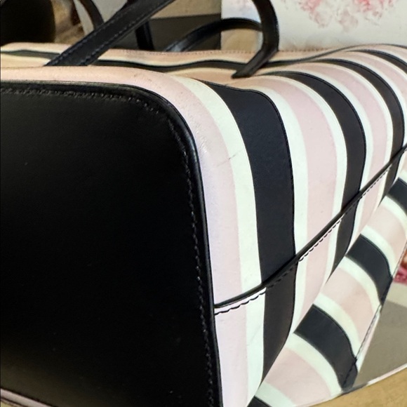 Kate Spade Tote EUC - Picture 10 of 10